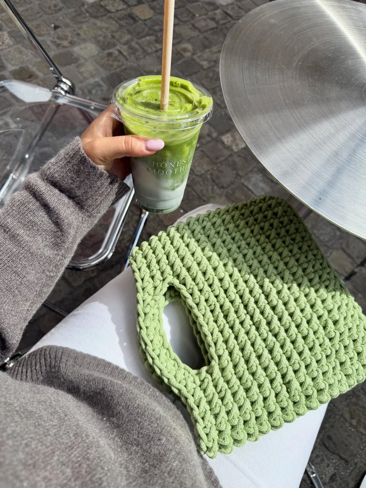 matcha green, зеленый цвет, зеленая одежда, матча, яркий, зеленый чай, мода, гардероб, тренды 2026, с чем носить, как носить, тренды осень 2026, трендовые оттенки 2026
