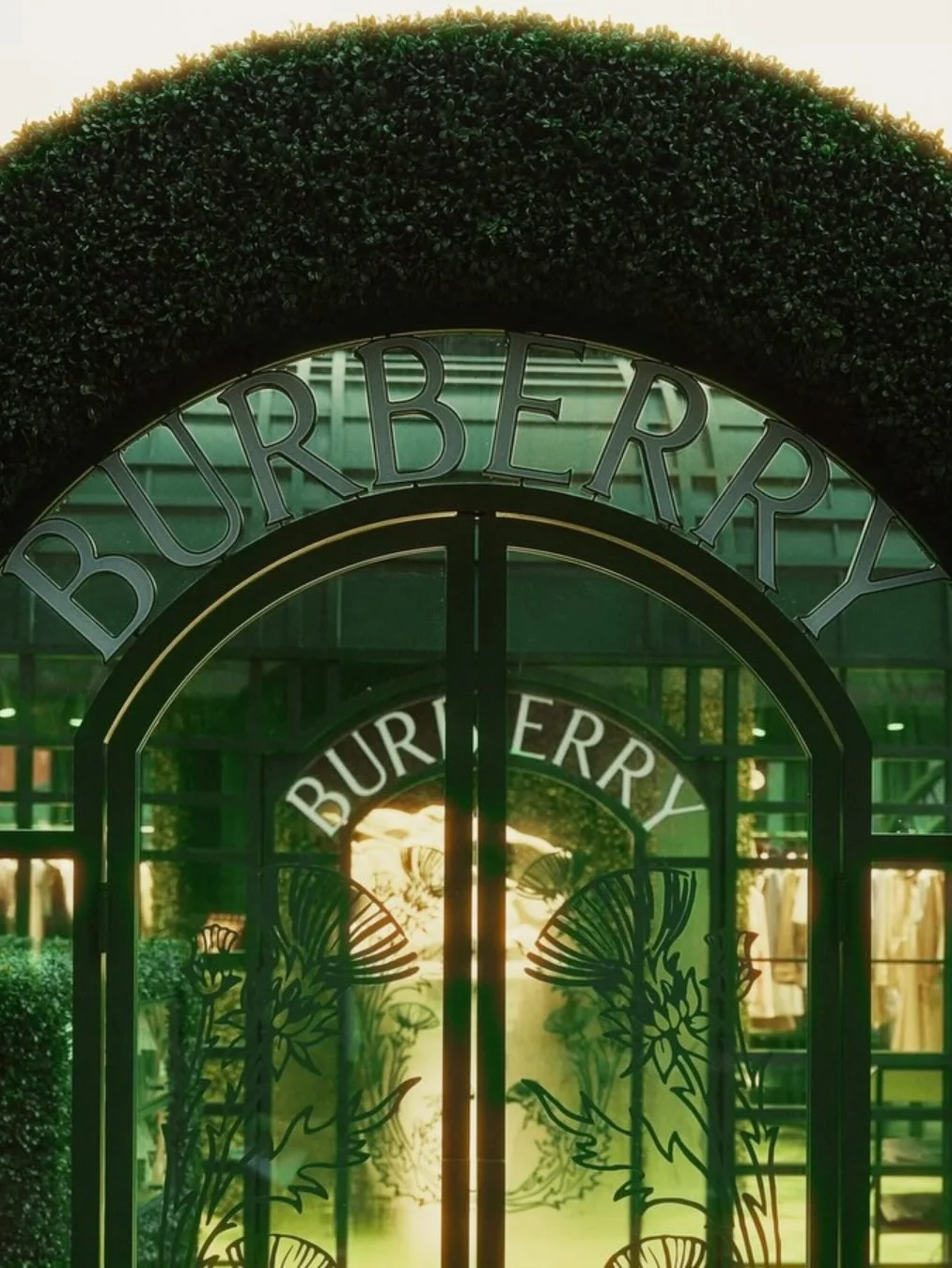 Burberry, барберри, Burberry Шанхай, Burberry поп ап, Лео Ву, Чжоу Цзе Цюн, Burberry бутик