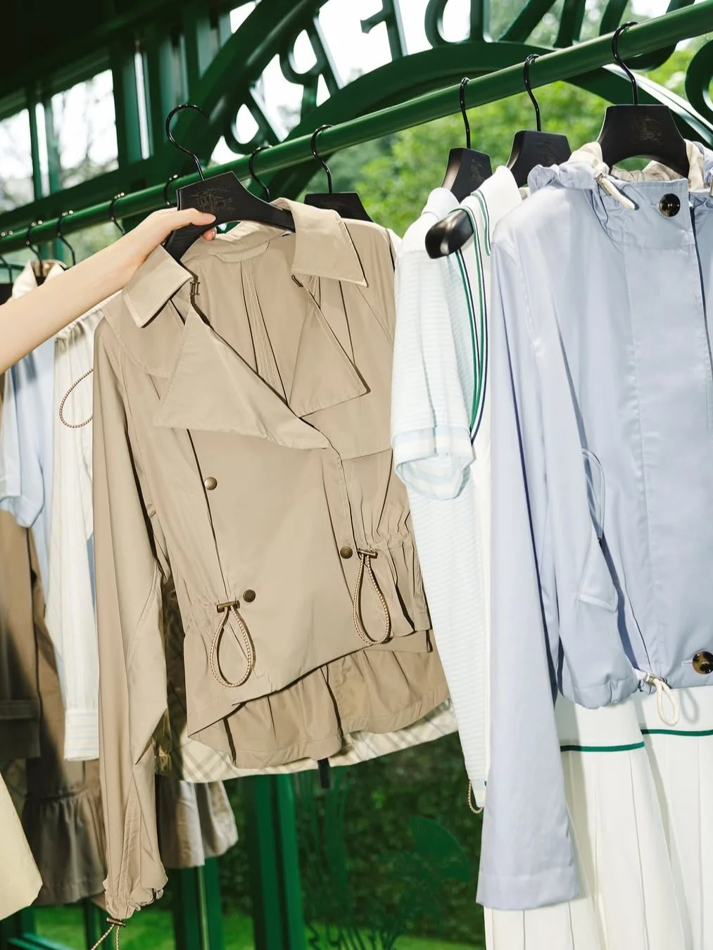 Burberry, барберри, Burberry Шанхай, Burberry поп ап, Лео Ву, Чжоу Цзе Цюн, Burberry бутик