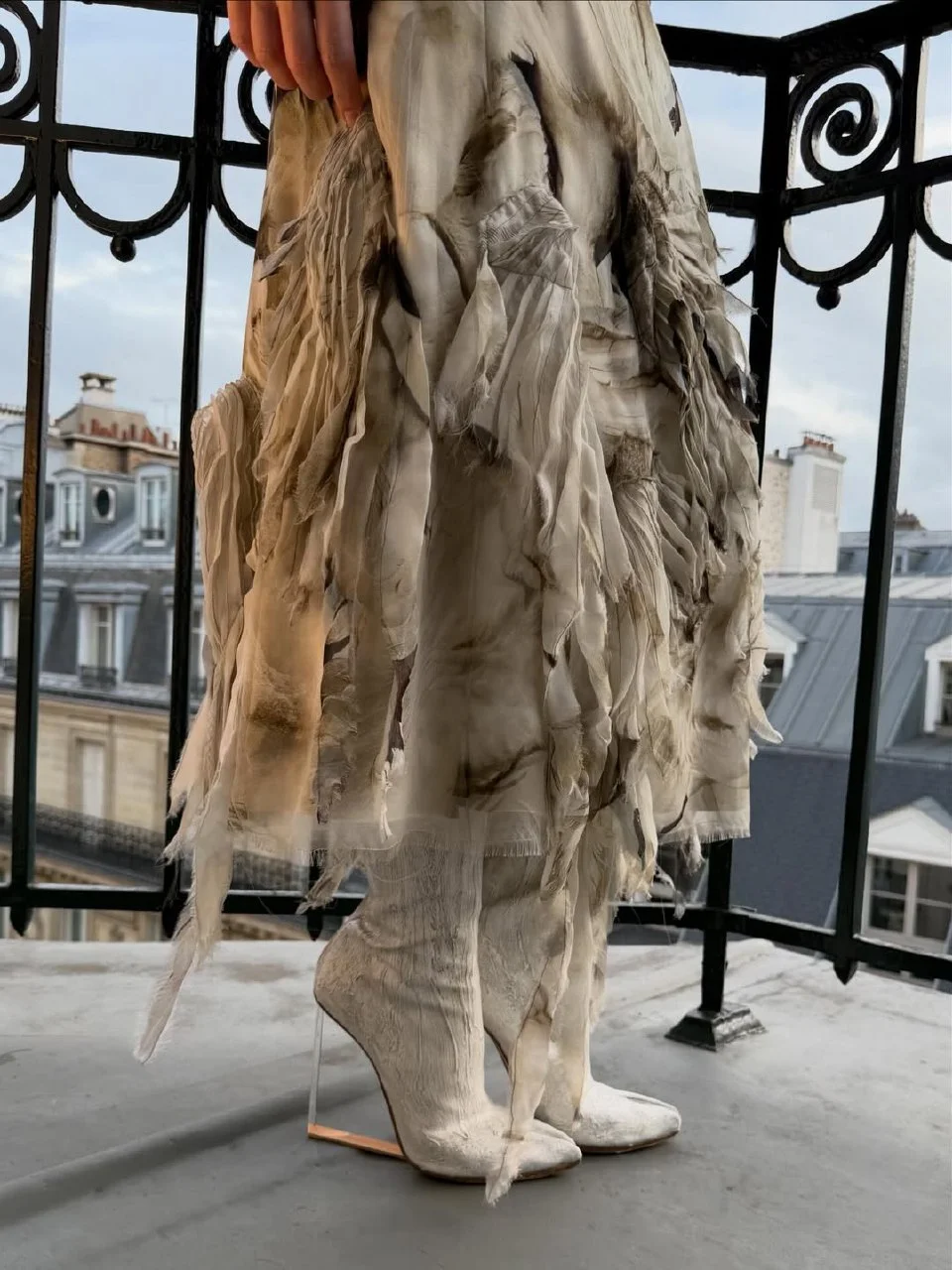 Марго Робби в Maison Margiela (@andrewmukamal)