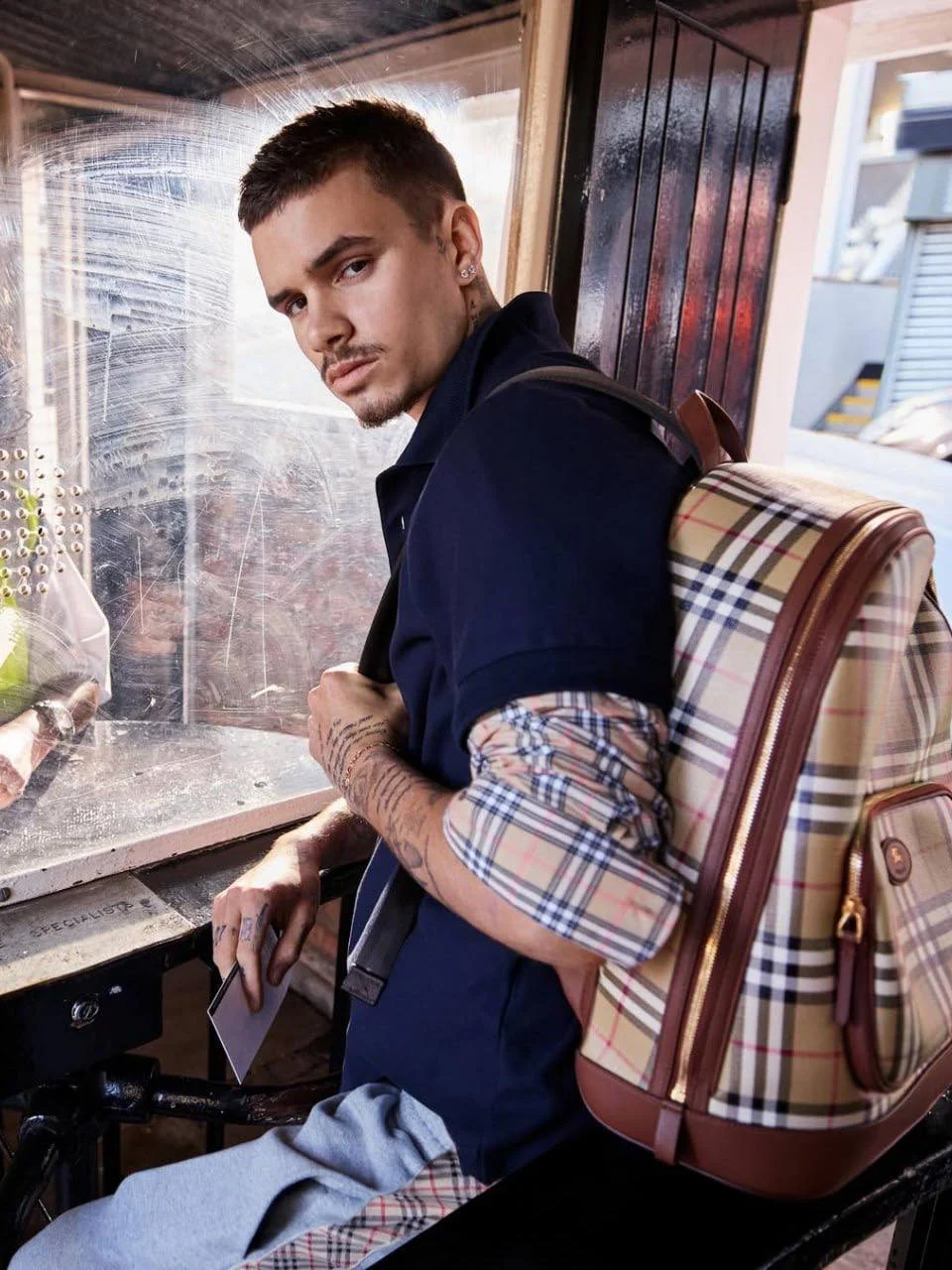 Burberry, Томас Берберри, A Good Sport, Ромео Бекхэм, Джейсон Судейкис, Роуз Хантингтон-Уайли, Стивен Грэм, Деклан Райс