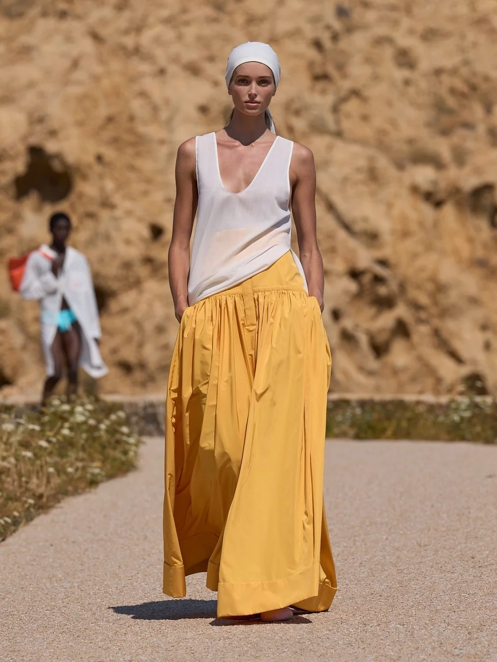 Jacquemus, Jacquemus показ ss27, Симон Порт Жакмюс, Корсика, Phare de la Pietra, жакмюс показ, Jacquemus весна-лето 2027