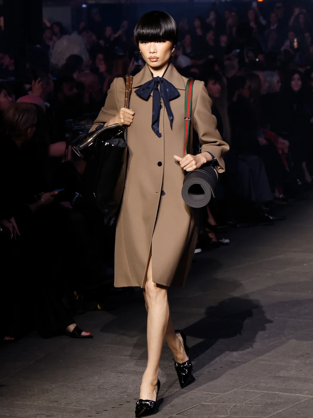 Gucci, GucciCore, гуччи круизная коллекция, Алекс Консани, Анок Яй, Габбриэтт, Эмили Ратаковски, Пэрис Хилтон, Синди Кроуфорд, Демна Гвасалия, Таймс-Сквер