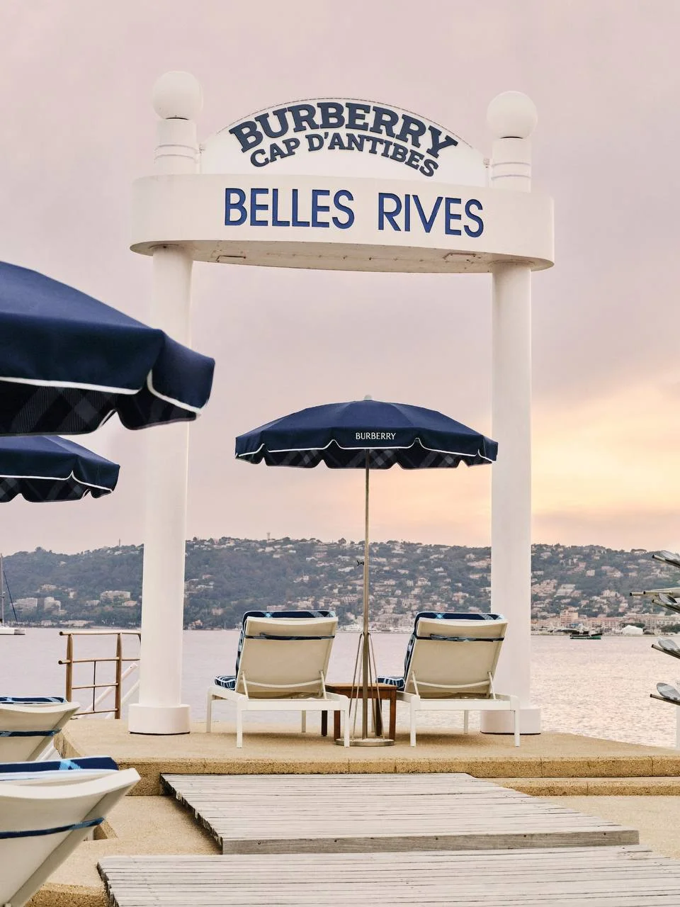 Burberry, барберри, лазурный берег, франция, Hotel Belles Rives, Антиб, Burberry пляжный клуб
