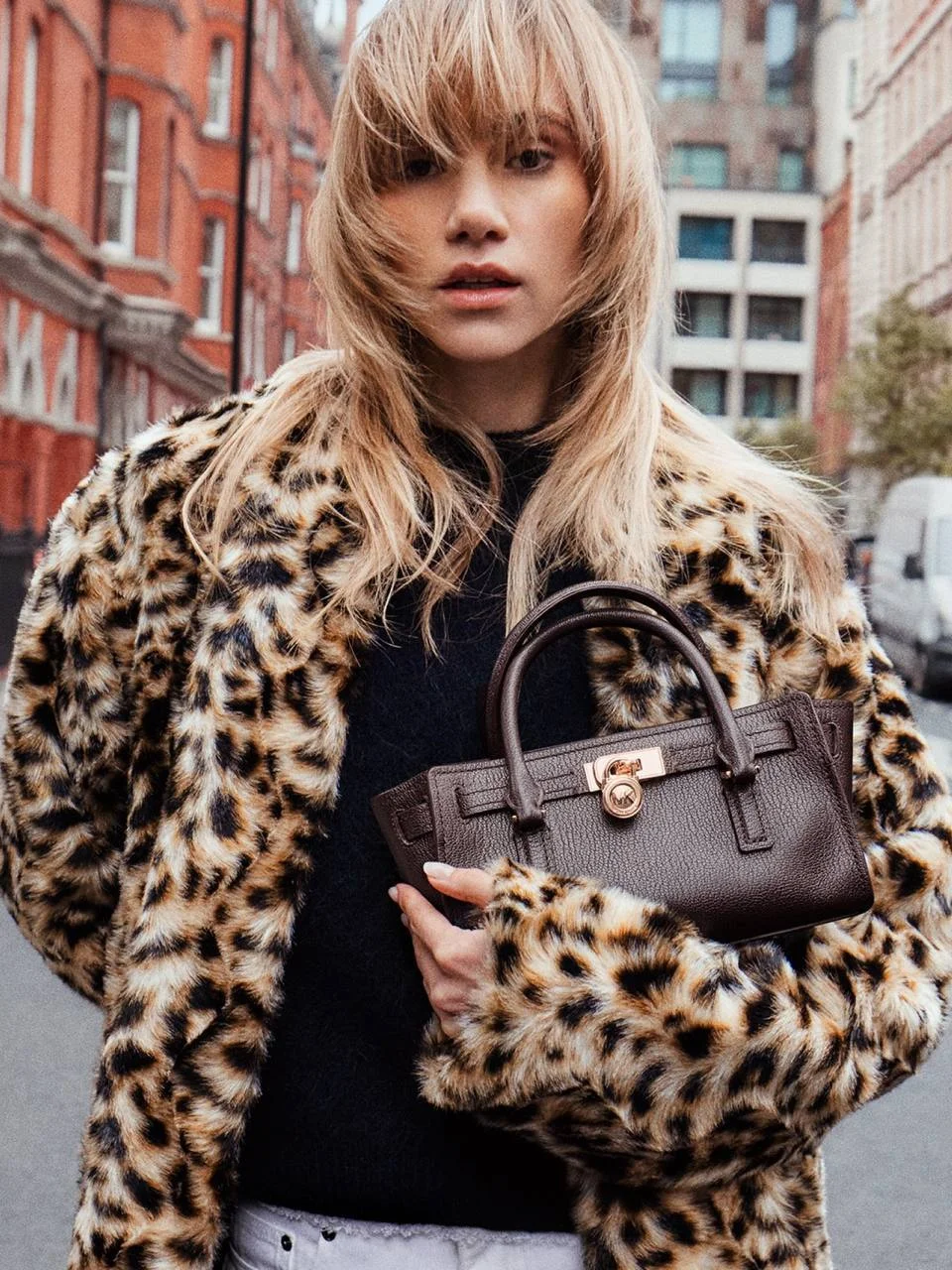 michael kors осенняя коллекция осень 2026 сумки сьюки уотерхаус дэнни рамирес рекламная кампания кампейн