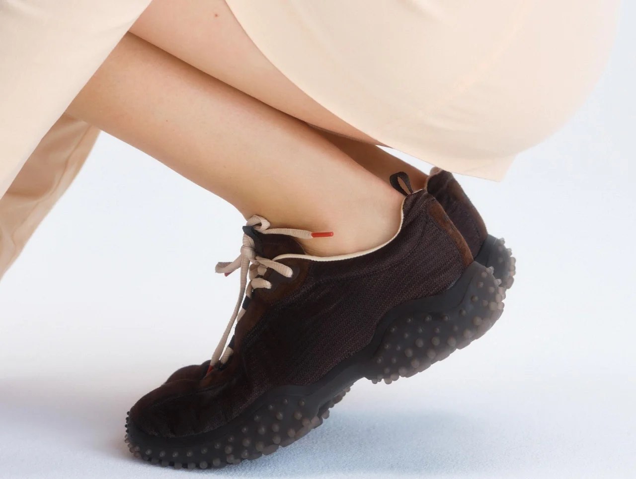 Miu Miu переосмыслил архивную модель кроссовок Bubble Shoes