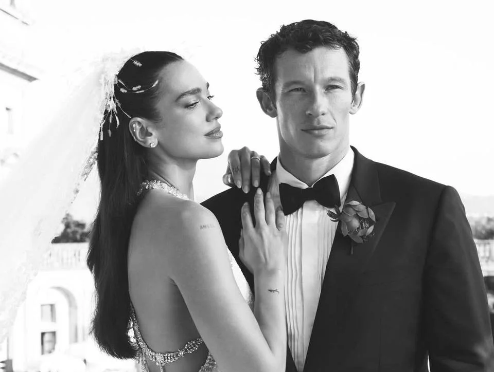 Платье Chanel и вилла в стиле барокко: Дуа Липа поделилась первыми кадрами со своей свадьбы