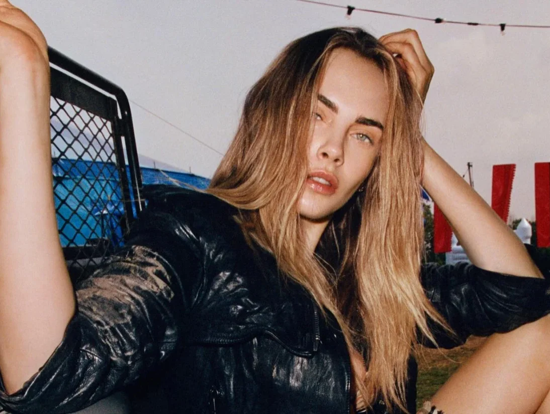 Кара Делевинь выпустила первую коллекцию для Topshop — что в нее вошло