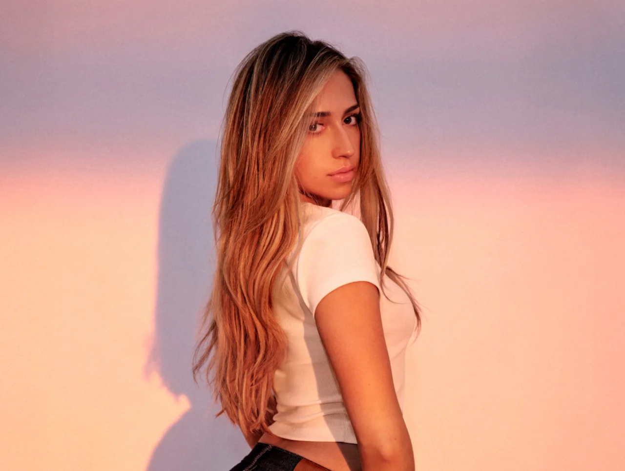 Тейт МакРей стала новым амбассадором Calvin Klein — и снялась в осеннем кампейне