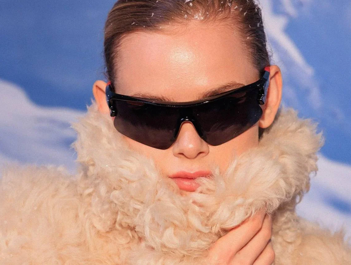 Шерстяные палантины и меховые жилетки: эстетика apres-ski в новой коллекции Dress by Stesha