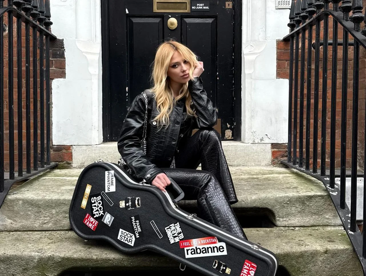 Настроение rockstar: как стилизовать шипы и кожу