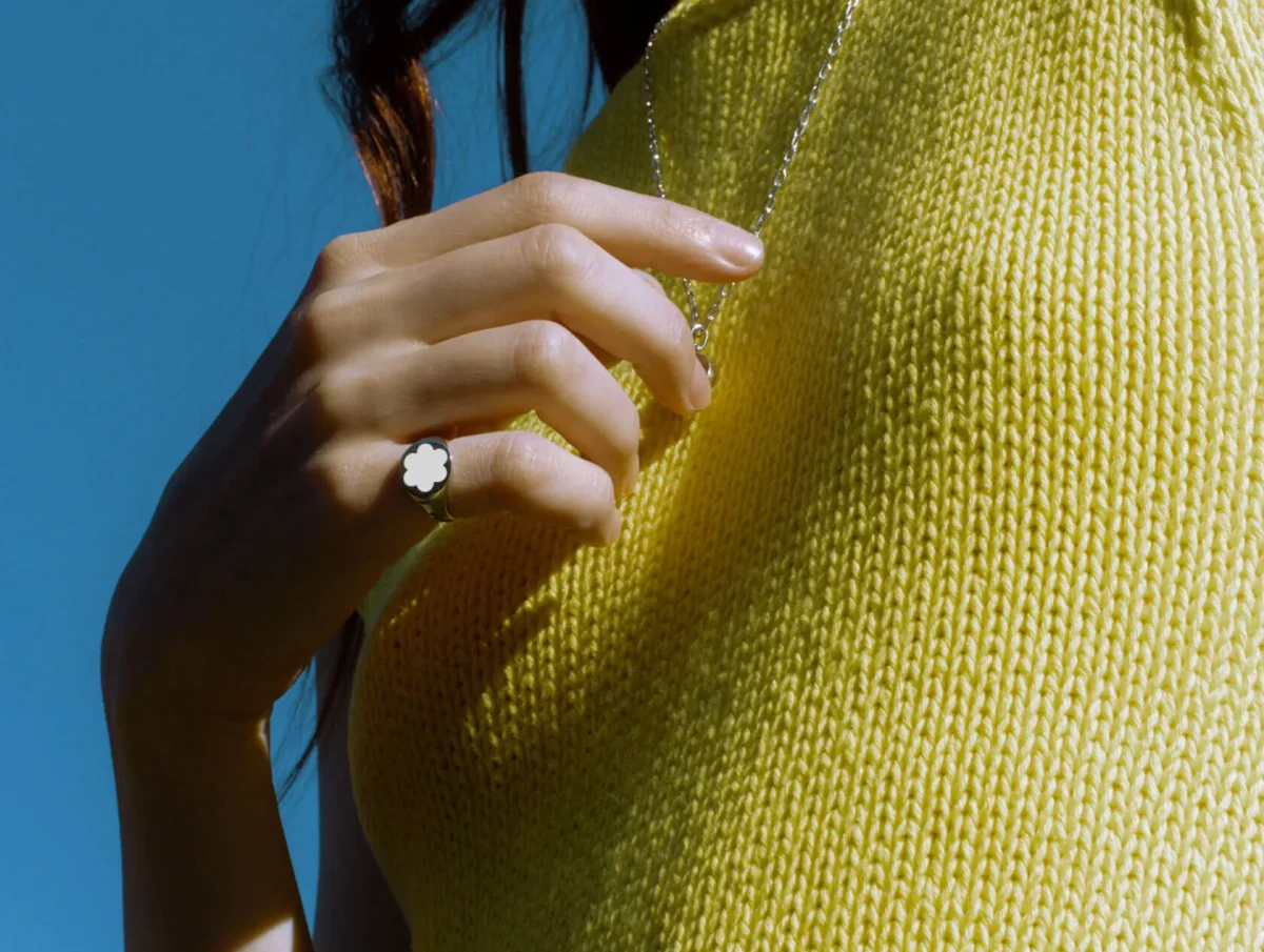 Cool girl ring: как носить и где покупать кольца на мизинец