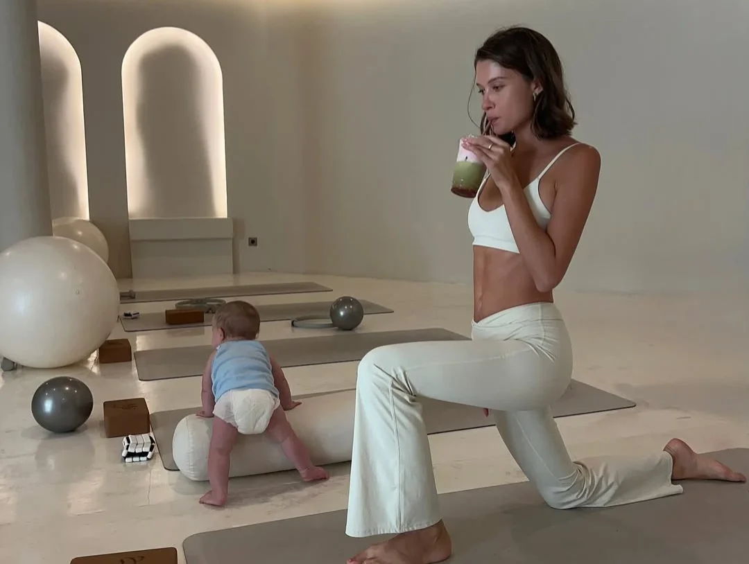 Эстетика yoga mom: что купить, чтобы окунуться в атмосферу ранних нулевых