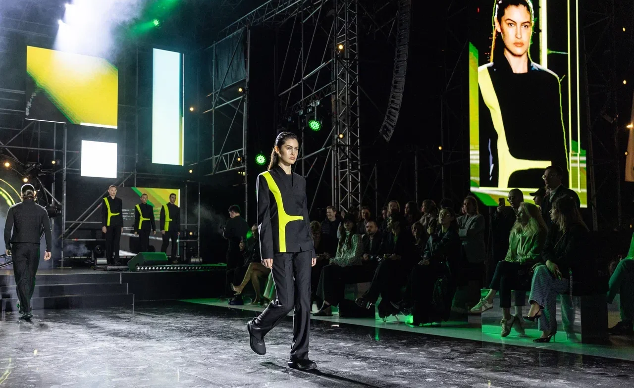 S7 Airlines показ одежды бортпроводников 2025